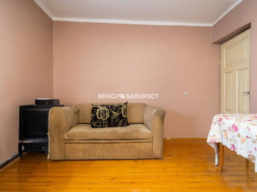 Duża działka z domem do remontu 