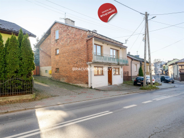 DOM Z OGRODEM I GARAŻEM - SKAŁA K. KRAKOWA  

 Na sprzedaż dom jednorodzinny o powierzchni ok. 150 m² z wysokim poddaszem do ad