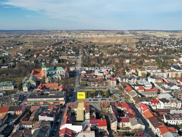 Dochodowa kamienica na Rynku w Miechowie - lokale handlowo-usługowe, wysoka stopa zwrotu    

 Na sprzedaż oferujemy  nieruchom
