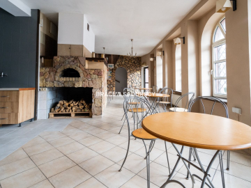 Usługowo-mieszkalny w centrum z własnym parkingiem