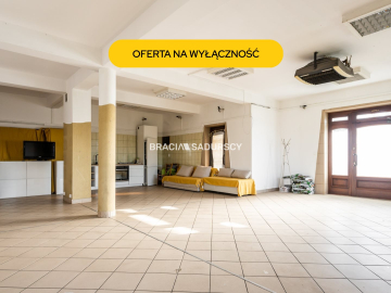 Lokal do wynajęcia w Centrum miejscowości Radziszów.   
Mam przyjemność zaoferować Państwu lokal do wynajęcia  o powierzchni 10