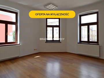 Tarnów, Stare Miasto, ul. Rybna/Wałowa. Lokal biurowo-usługowy o pow. 52,21 m 2 .  

 Lokal na 2 piętrze, narożny w ścisłym cen