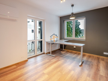 Zakopiańska, idealny na siedzibę firmy.