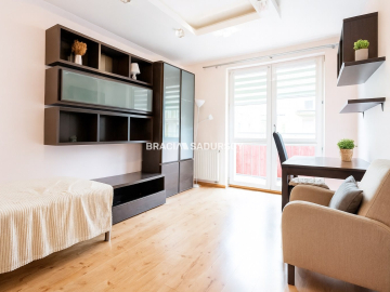 3 pok z osobną kuchnią - Rydlówka