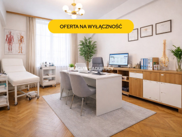 Parterowy przestronny lokal z oknami na ulicę.