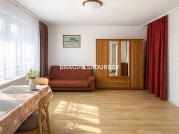 KAWALERKA  Z WYDZIELONĄ SYPIALNIĄ 35 M2 OLSZA