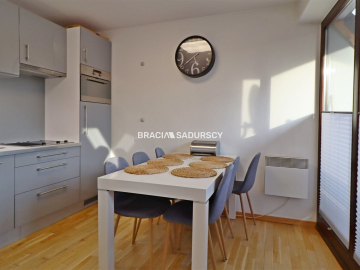 Dwupoziomowy Apartament z Widokiem na Giewont w Kościelisku   

 Oferujemy  na sprzedaż lub na wynajem długoterminowy  przestro