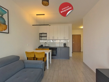 Dwa mieszkania, pełna prywatność i opcja na własny ogródek pod blokiem.    

  Wyobraź sobie nieruchomość, która pracuje na Two