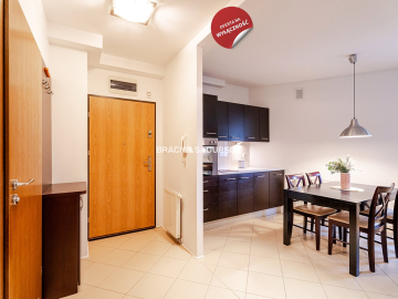 Duże 3 pokoje 79,8 m² | balkon | komórka | garaż | Wierzyńskiego | Kraków   

 Na sprzedaż przestronne mieszkanie 3-pokojowe o 