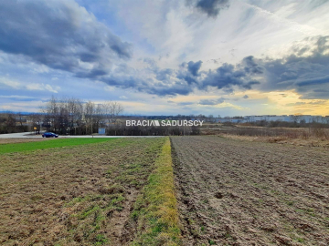 Działka produkcyjno – usługowa w Morawicy