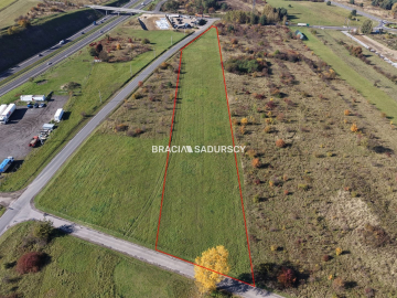 Działka komercyjna o powierzchni 8700 m² położona w miejscowości Rudno, gmina Krzeszowice. Teren w miejscowym planie zagospodar