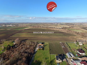 Działka budowlana o pow. 37 ar. w Krakowie.  
Przedmiotem oferty jest nieruchomość gruntowa niezabudowana o nr ew.  52/2  położ