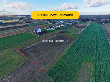 Działka budowlana o pow. 28 arów w Krakowie - Nowej Hucie   
 
Przedmiotem oferty jest działka o nr  305    położona w obrębie 