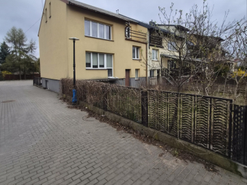 Dom z zabudowie szeregowej, do remontu