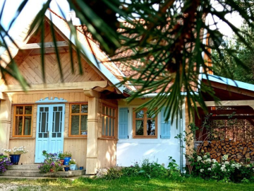 Dwa domy blisko jeziora – Serwy, gm. Płaska