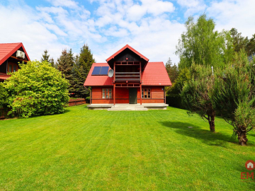 Dom w Atenach nad jeziorem Blizno