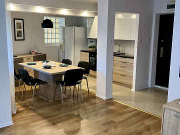 Trzy pokoje, parter z podjazdem.