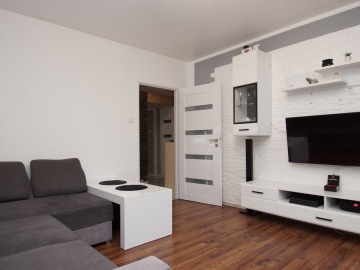 Przestronne mieszkanie w zielonej okolicy.