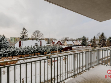 Nowoczesne mieszkanie z widokiem na patio.