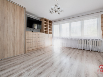 2 pokoje na 1 piętrze w 4-piętrowym bloku