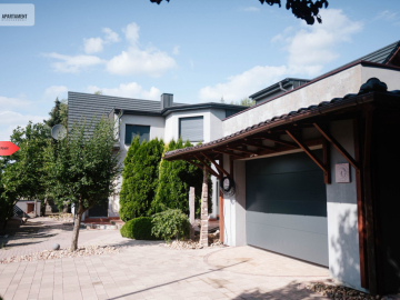 Dom/wysoki standard/piękny ogród/oranżeria/garaż/