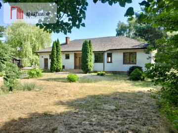 Dom w otoczeniu lasu z dużą działką