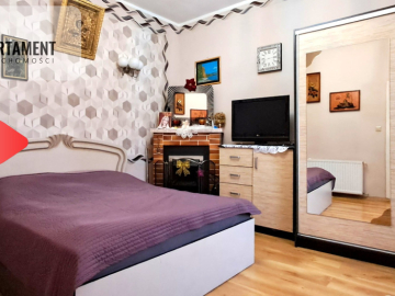 Dom z dużym budynkiem gospodarczym