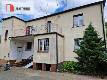 Dom z dwoma odrębnymi mieszkaniami, blisko centrum