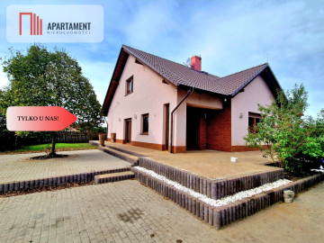 Przestronny dom na dużej działce z basenem...