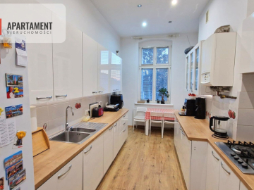 Mieszkanie 4 pokojowe, duży balkon, garaż.