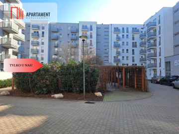 65 m2/3 pokoje/winda/centrum/komórka