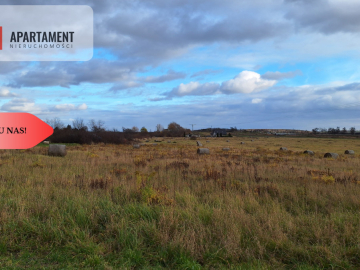 Działka pod zabudowę mieszkaniowo-usługową.