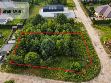 Urokliwa działka na kameralnym osiedlu blisko lasu