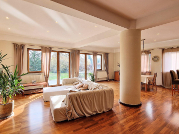 Dobra (gm. Stryków) dom 499 m2 na działce 0,47 ha