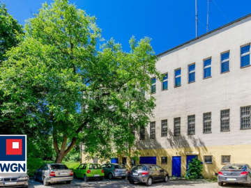 Drezdenko, budynek usługowo - mieszkalny, 1305 m2, sprzedam, 572 000 PLN, netto.  
  
Budynek biurowy w centrum miasta.  
     