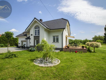 Urokliwy dom w Krzyżowej/ 131,6m2 pow. mieszkalna