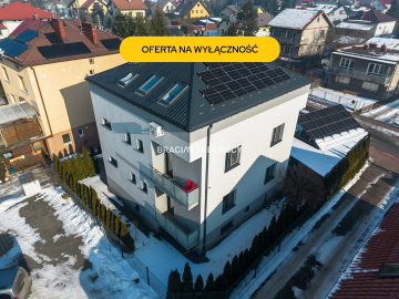 Budynek z 6 niezależnymi apartamentami.