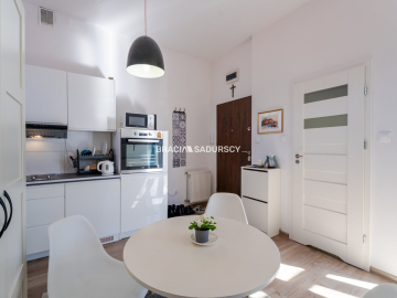 Przytulna kawalerka 21,5 m² z balkonem