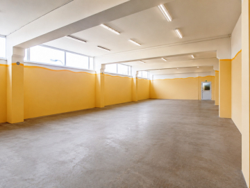 Magazyn z windą towarową 490 m2