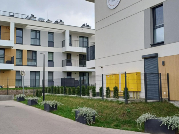 Apartament z antresolą i tarasem na dachu .