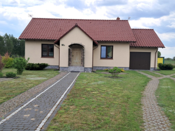 Dom z dużą działką w Rychliku – cisza i natura”