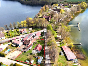 Siedlisko z widokiem na jezioro