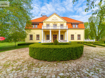 Piękny dwór z parkiem i stawem – 3,34 ha