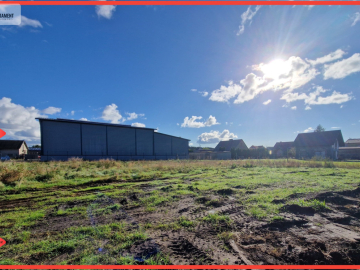Objęta miejscowym planem, blisko lotniska