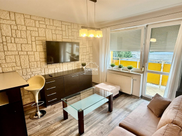 Do wynajęcia apartament, na Osiedlu Sześciu Planet , całkowicie wyposażony i stylowo urządzony. 
W skład mieszkania wchodzą , p