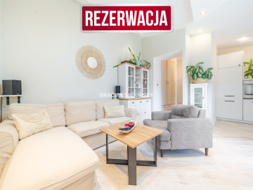 Kliny, ul. Borkowska. Starannie wykończone 2 pokojowe mieszkanie - 46,40 m 2 , z dużym balkonem.  

 Mieszkanie usytuowane na 3