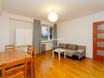 Kraków Skarbińskiego dwa oddzielne pokoje 44m2