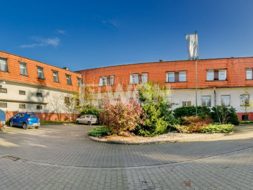 Góra, budynek biurowy, sprzedam, 850 000 zł netto.  
  
Budynek biurowy w centrum Góry, w pobliżu dworca autobusowego.  
  
Nie