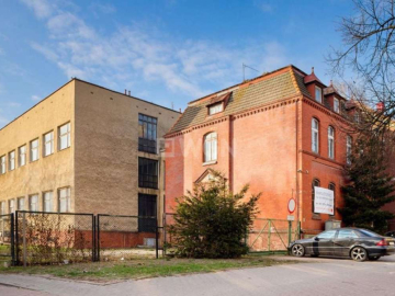 Pyrzyce, kompleks budynków, 1490 m2, sprzedam, 1 190 000 PLN netto.  
  
Kompleks budynków na mieszkania lub hotel, 30 km od Sz