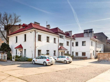 Brzeg, budynek biurowo - usługowy, 2 159 m2, sprzedam, 1 600 000 PLN netto.  
  
Budynek pod mieszkania przy Parku Centralnym. 